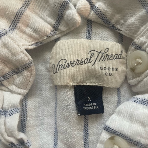 Women’s Target Universal Thread Blue/White Stripe Short Sleeve Button Down XS - Picture 2 of 3